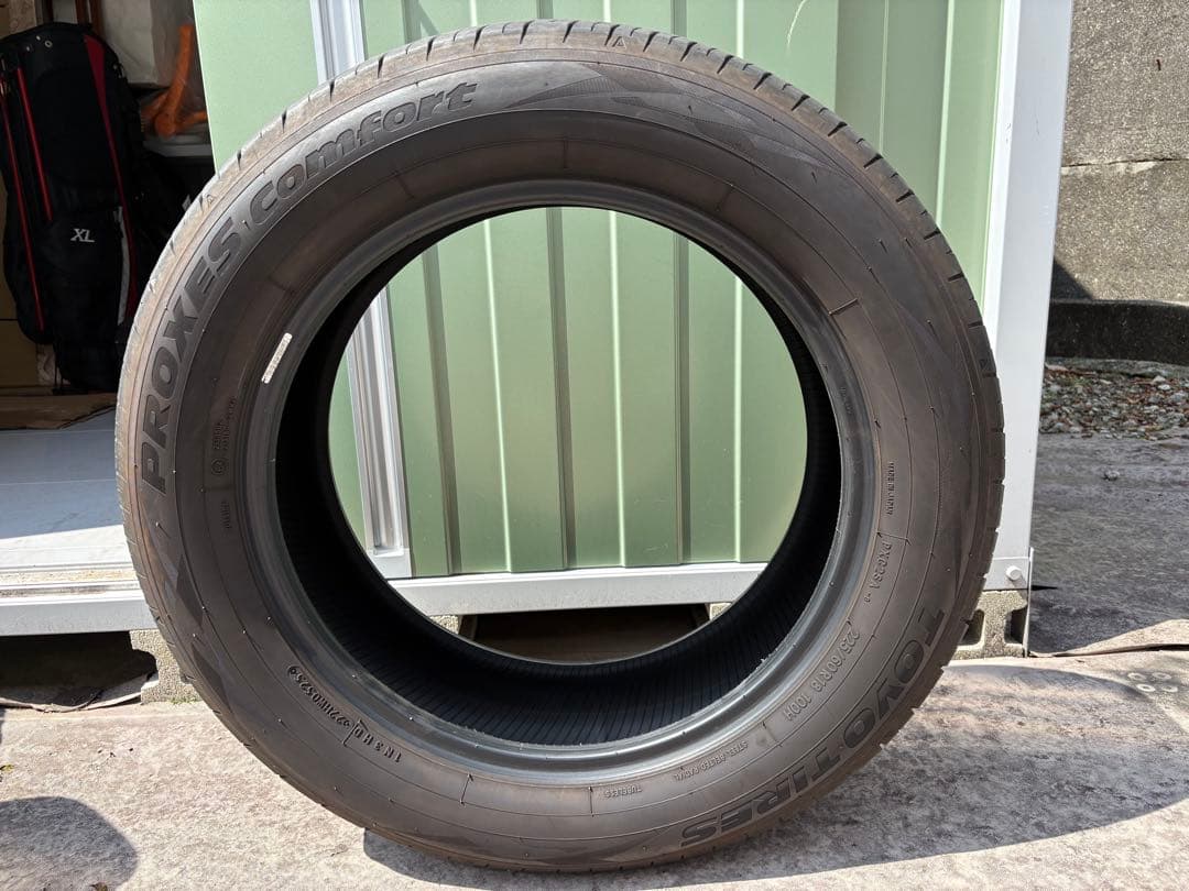 225/60R18 40アルファード夏タイヤ 4本 中古 2個のうち1個目