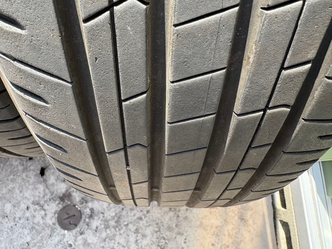 225/60R18 40アルファード夏タイヤ 4本 中古 2個のうち1個目