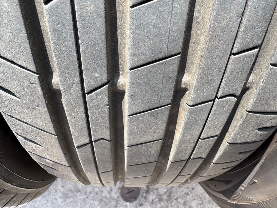 225/60R18 40アルファード夏タイヤ 4本 中古 2個のうち1個目