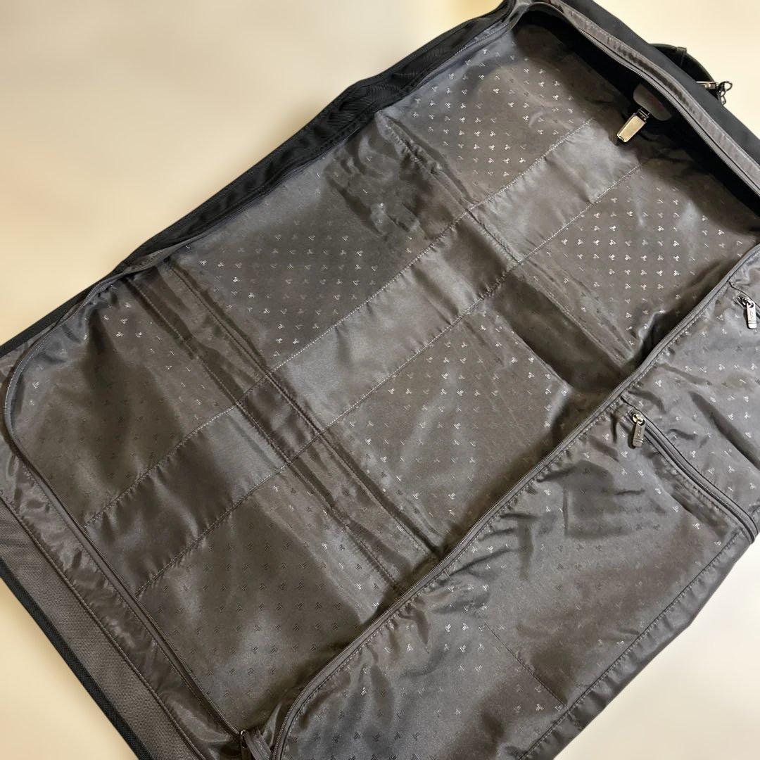 TUMI 　トゥミ　ガーメントバッグ　3つ折りキャリーオン　黒