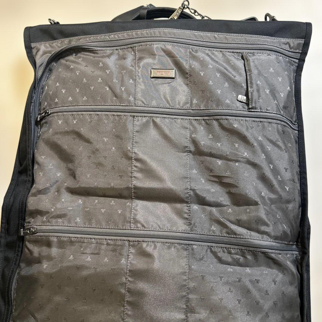TUMI 　トゥミ　ガーメントバッグ　3つ折りキャリーオン　黒
