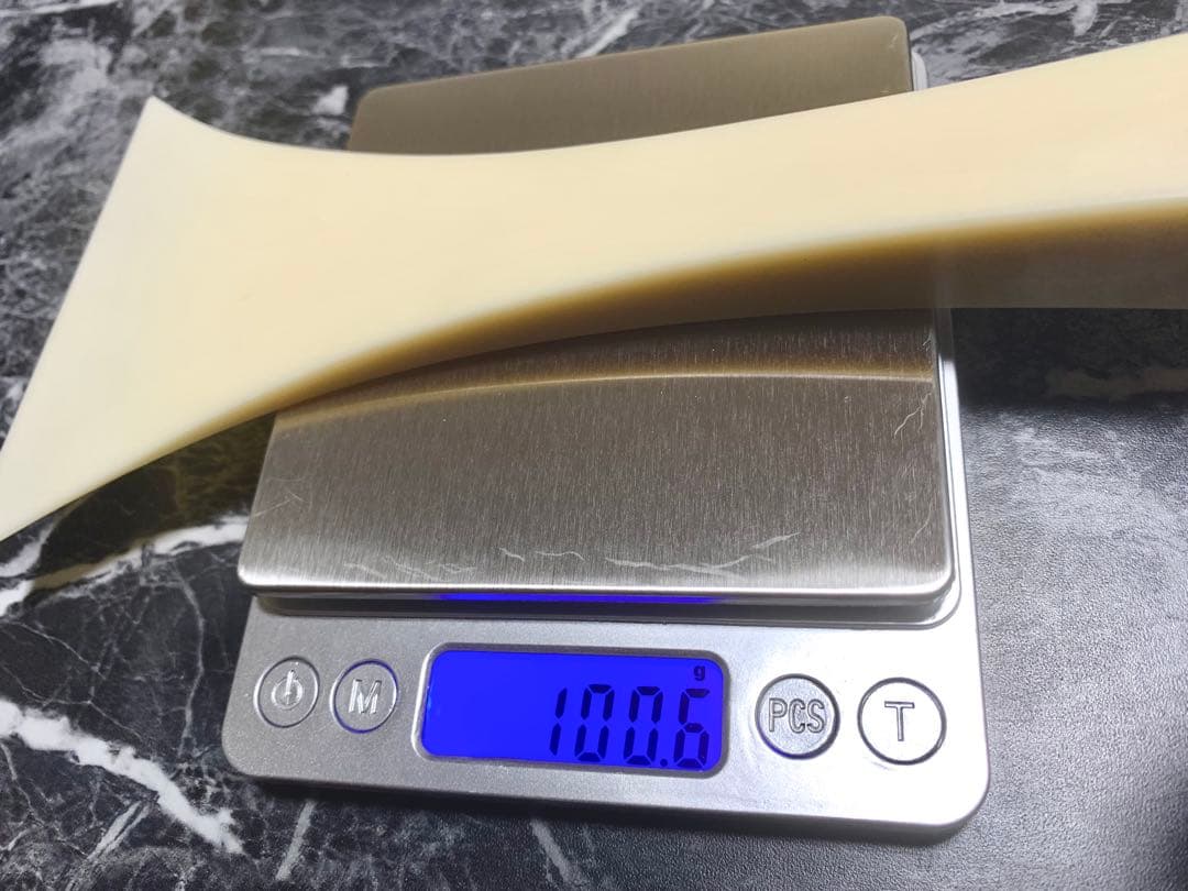 《三味線撥 バチ 天然素材》和風模様カバー付き 重さ100.6g