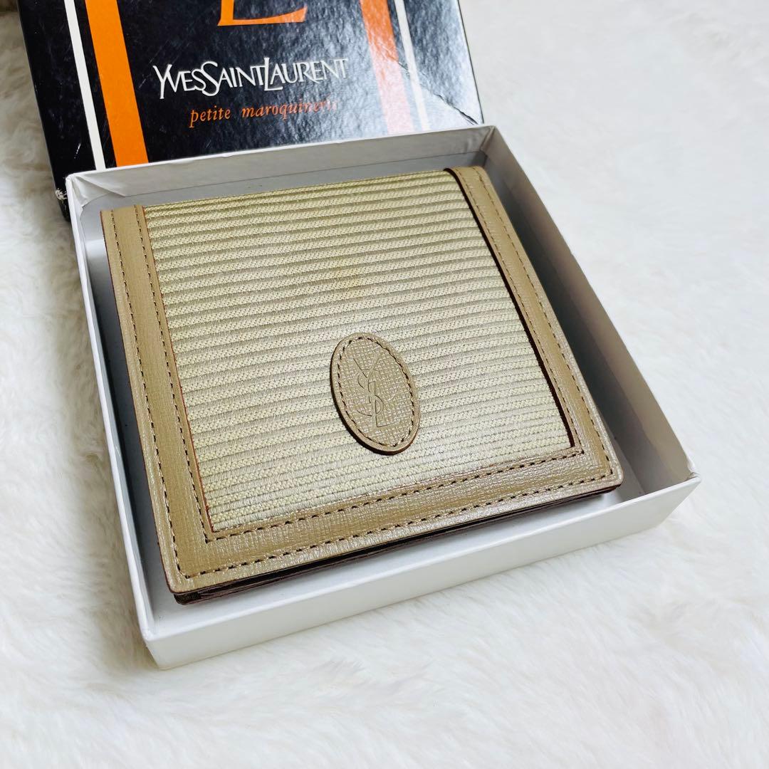 新品未使用　正規品　二つ折り財布Yves Saint Lauren箱付　希少