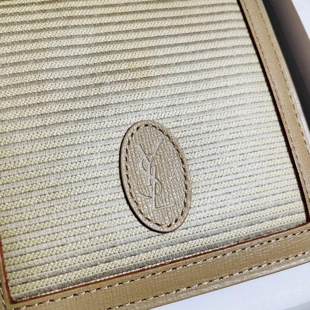 新品未使用　正規品　二つ折り財布Yves Saint Lauren箱付　希少