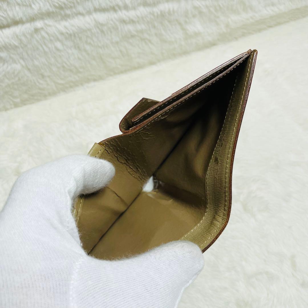 新品未使用　正規品　二つ折り財布Yves Saint Lauren箱付　希少