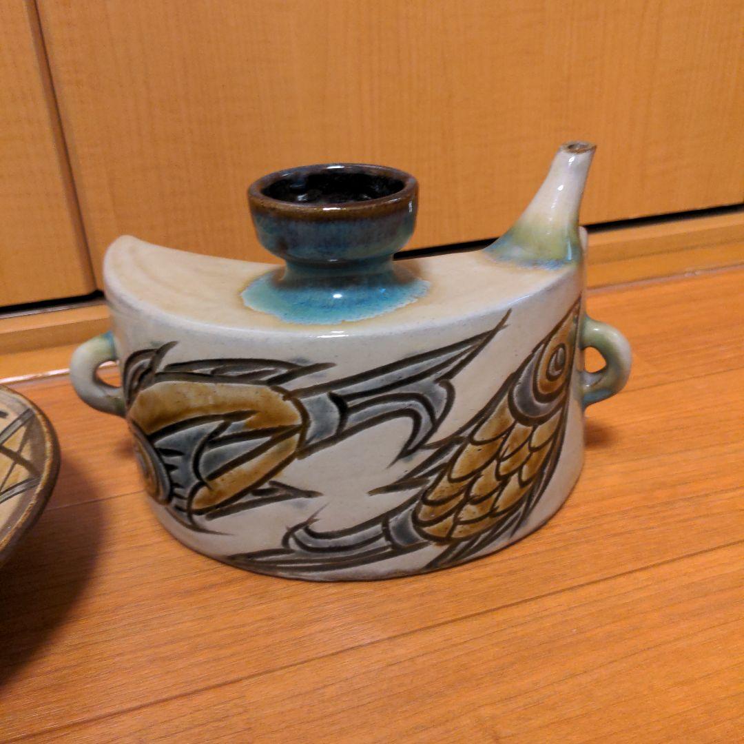 沖縄　壺屋焼　宮城須美子作　 半月型　抱瓶　徳利　平皿　未使用✨️