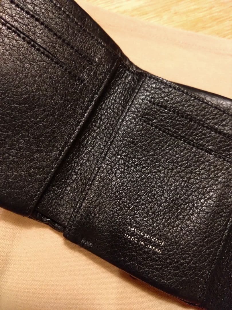 ア―ツアンドサイエンス　二つ折り財布