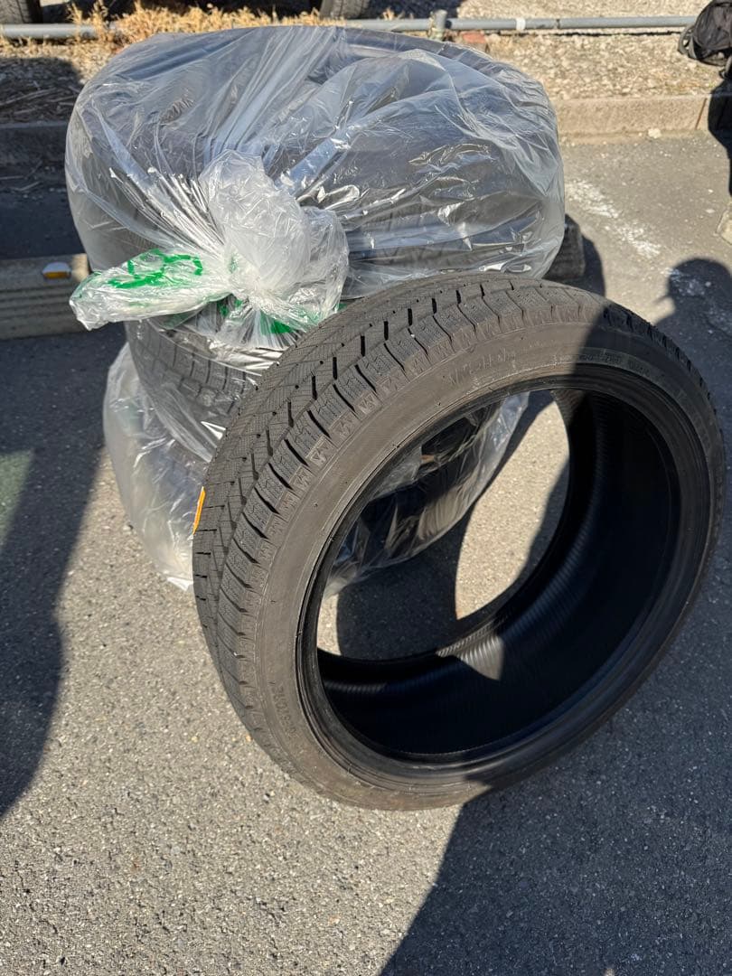 ブリザックVRX3 225/40 R18 2023年10月製スタッドレスタイヤ