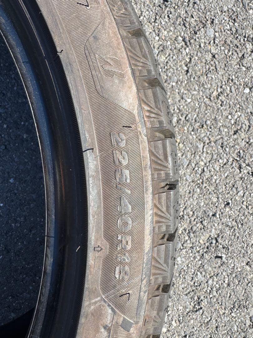 ブリザックVRX3 225/40 R18 2023年10月製スタッドレスタイヤ