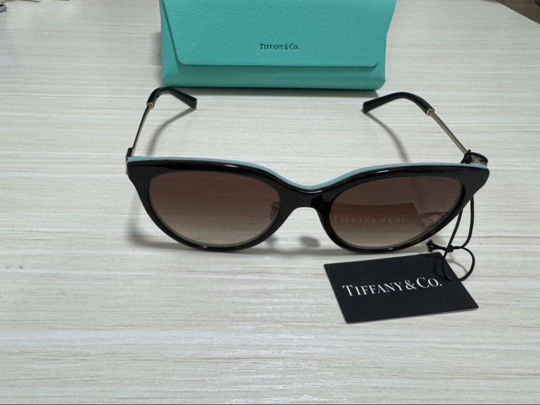 Tiffany & Co.サングラス TF4243-D 81347/3B