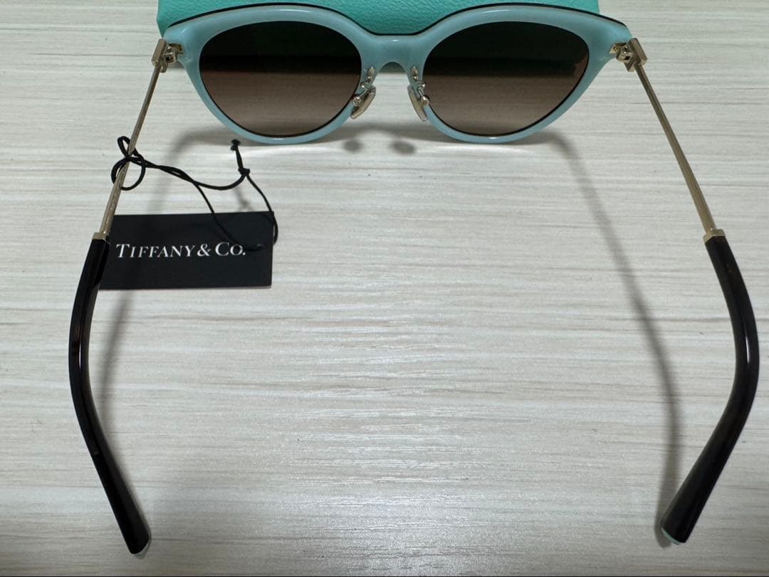 Tiffany & Co.サングラス TF4243-D 81347/3B