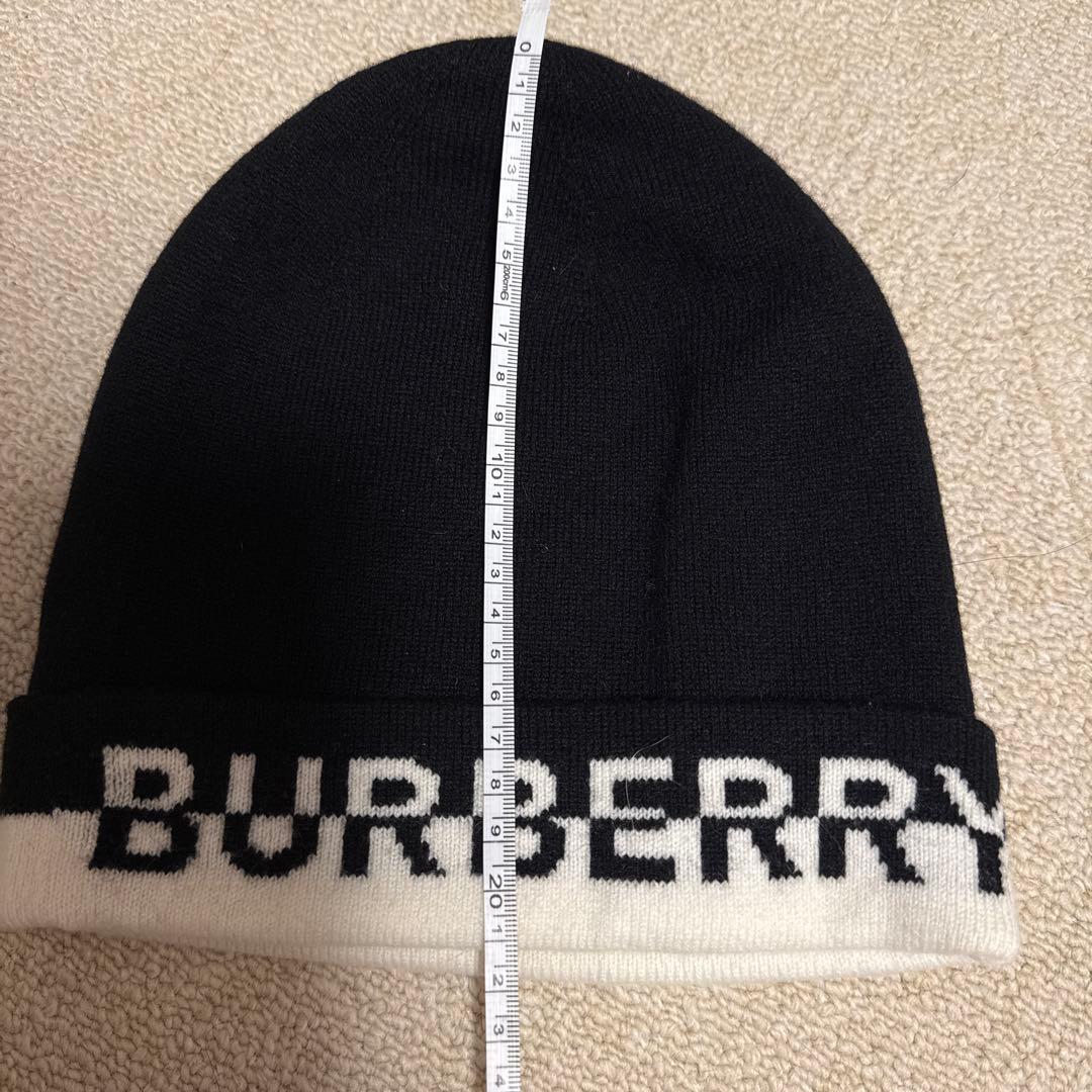 BURBERRY ニット帽 黒・白 ロゴ入り