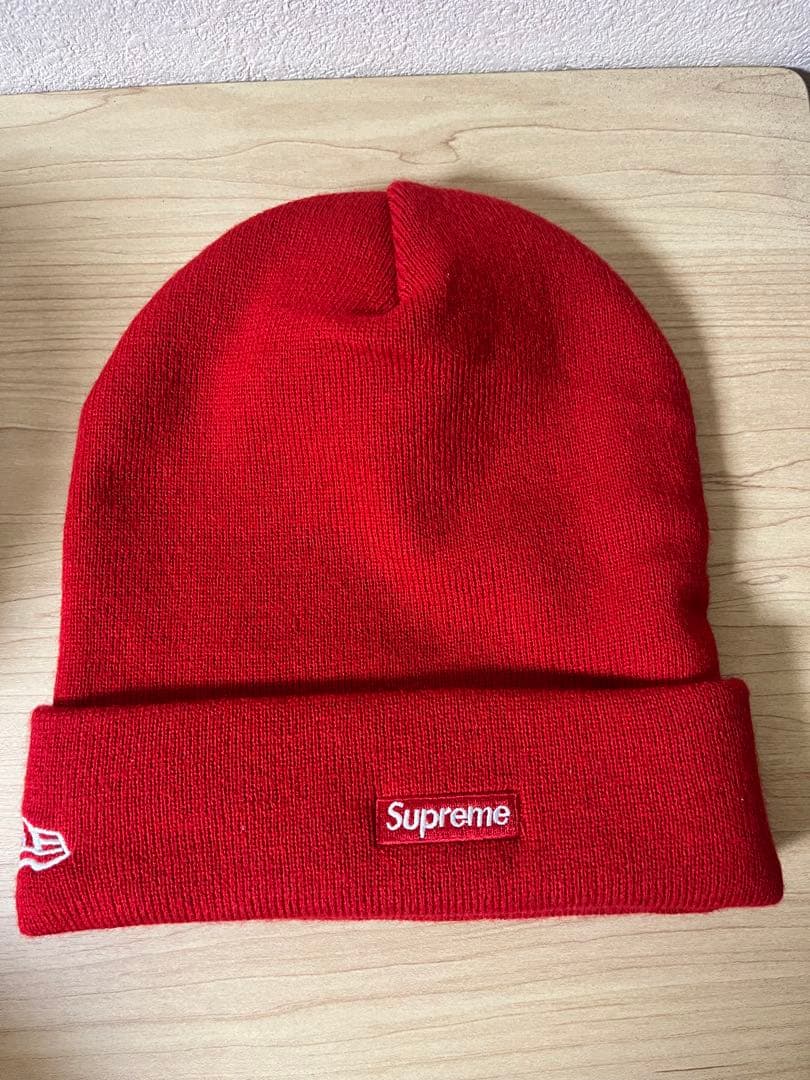 希少Supreme New Era Old English Beanie 赤