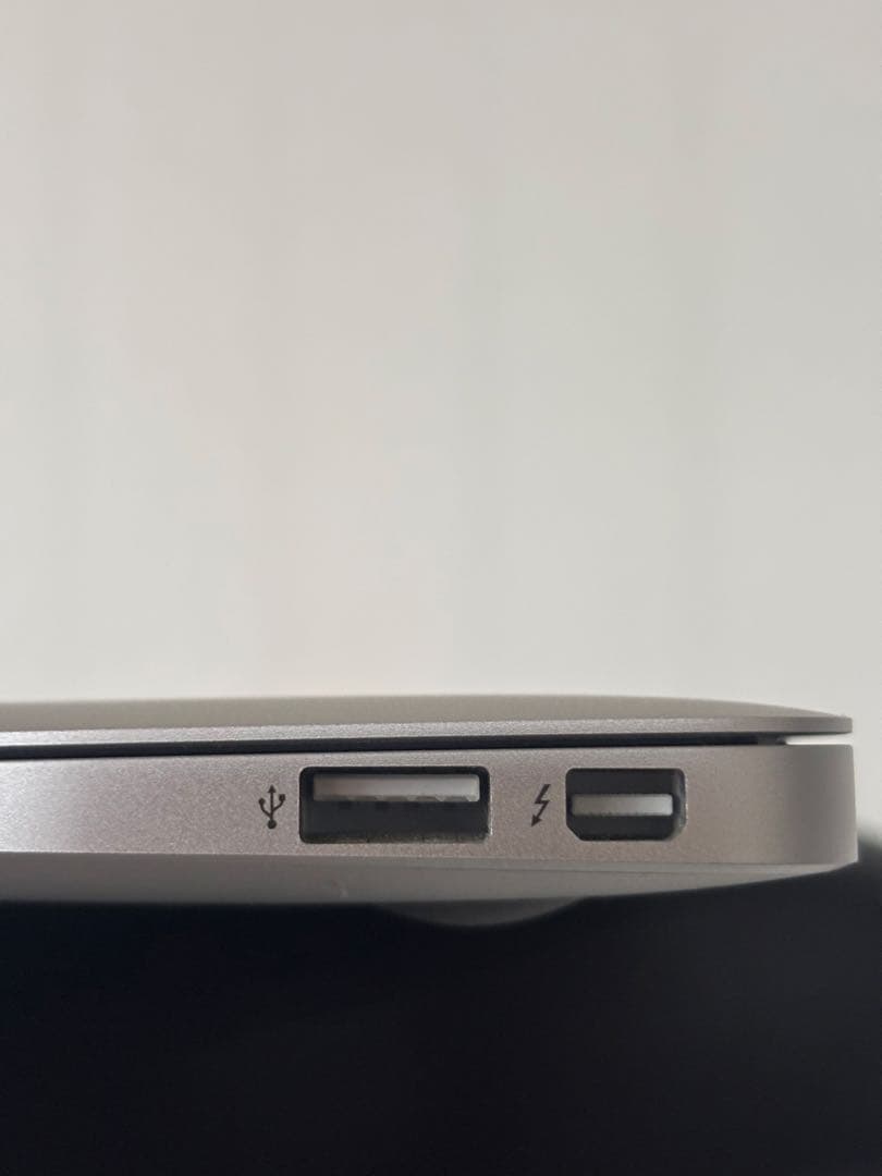 ジャンク MacBook Air 11インチ 2015 A1465 起動不可