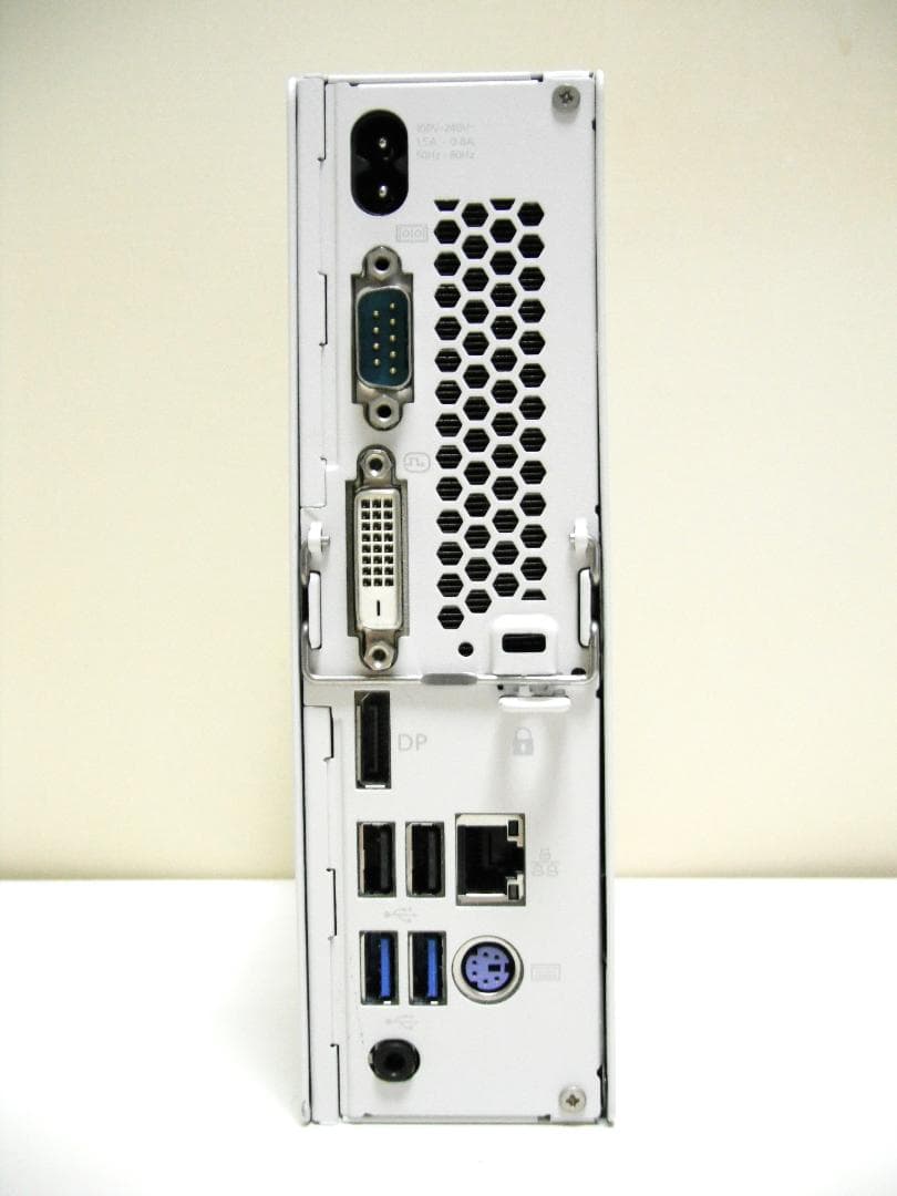 Fujitsu ウルトラスモールPC「ESPRIMO Q556/P」