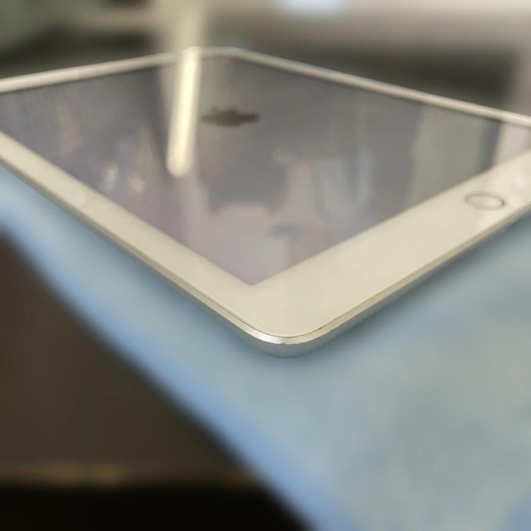 Apple iPad (第5世代) 32GB シルバー