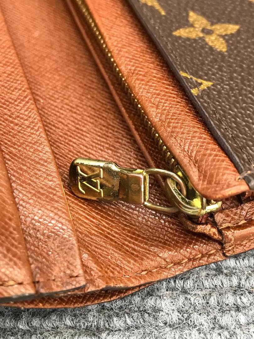 LOUIS VUITTON　ルイヴィトン　二つ折り財布　モノグラム　323