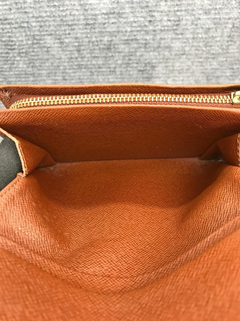 LOUIS VUITTON　ルイヴィトン　二つ折り財布　モノグラム　323