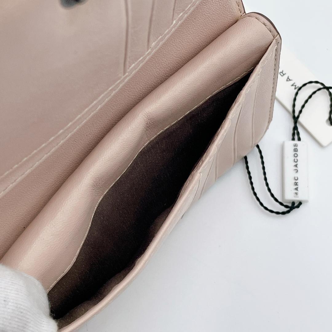 極美品 MARC JACOBS 二つ折り財布 スナップショット m664