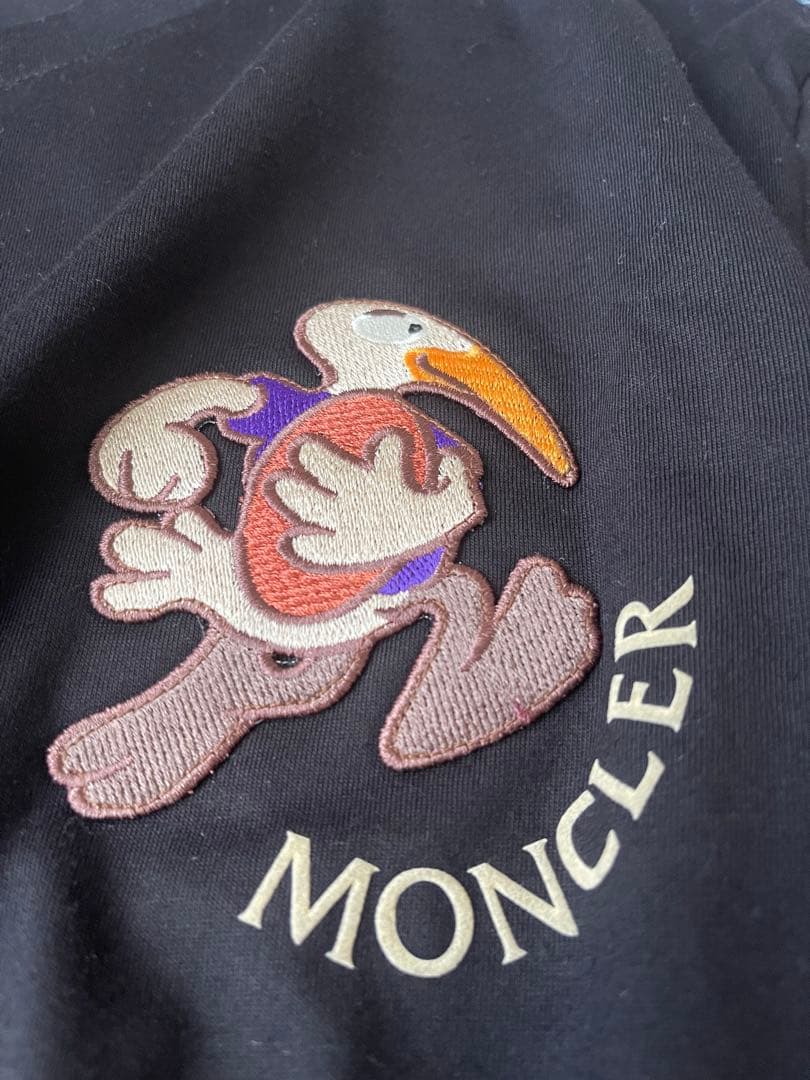 MONCLER 刺繍キャラクター ブラックTシャツ