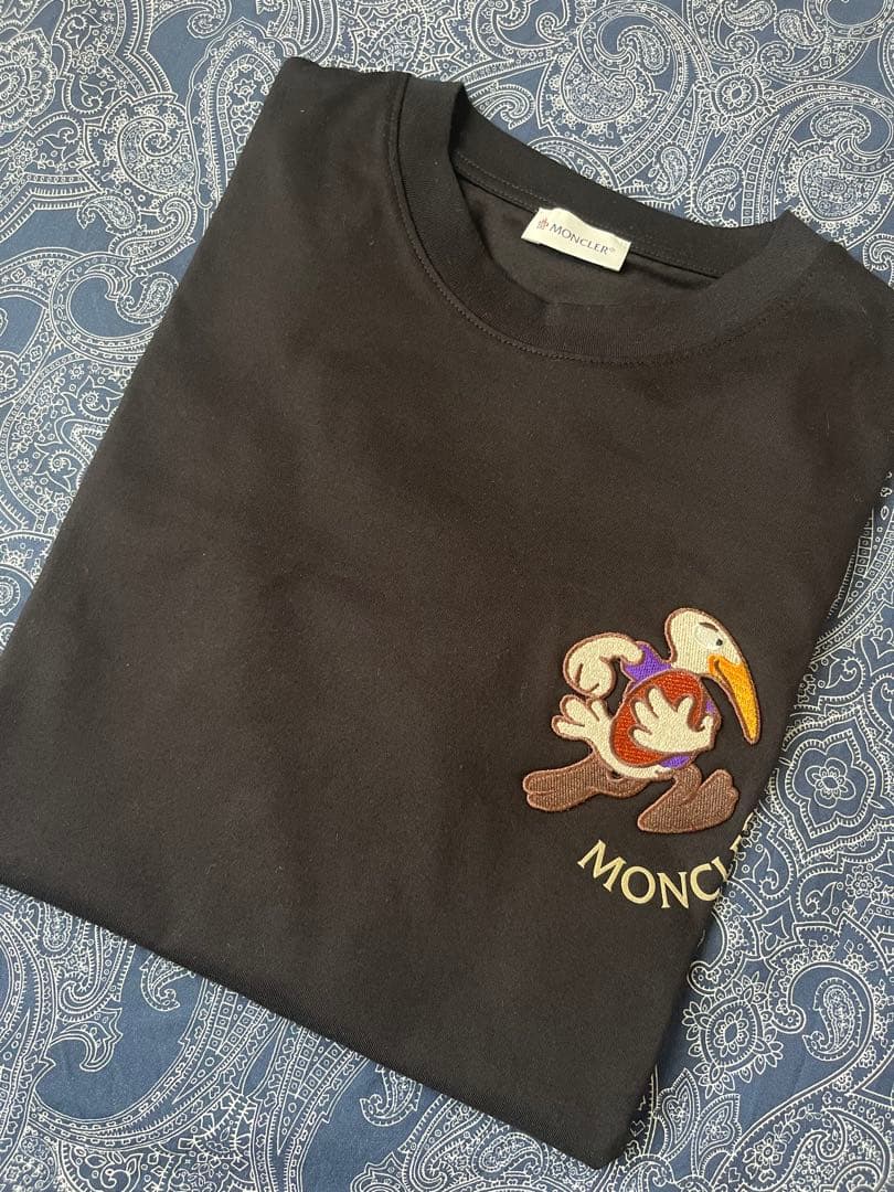 MONCLER 刺繍キャラクター ブラックTシャツ