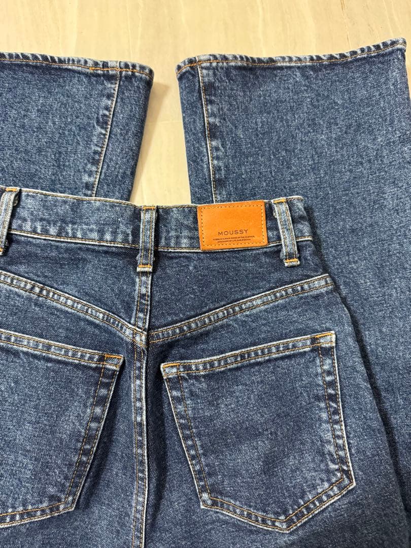 MOUSSY MVS SW FLARE D/BLU 23インチ
