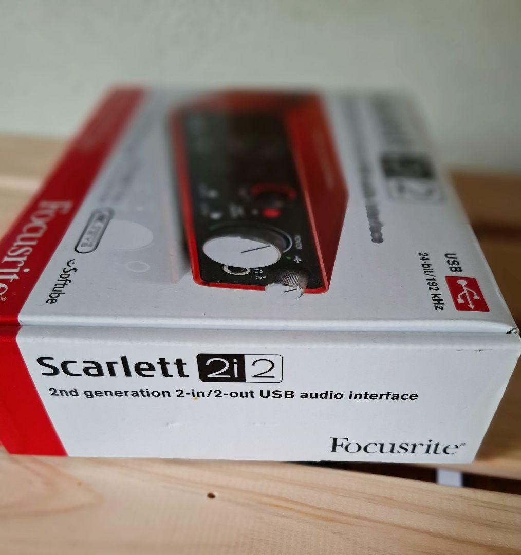 Focusrite Scarlett 2i2 オーディオインターフェース