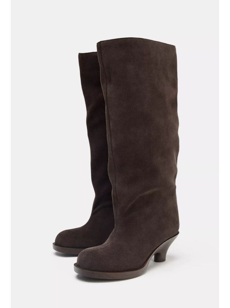 ZARA スリットスエードのキトンヒールブーツ