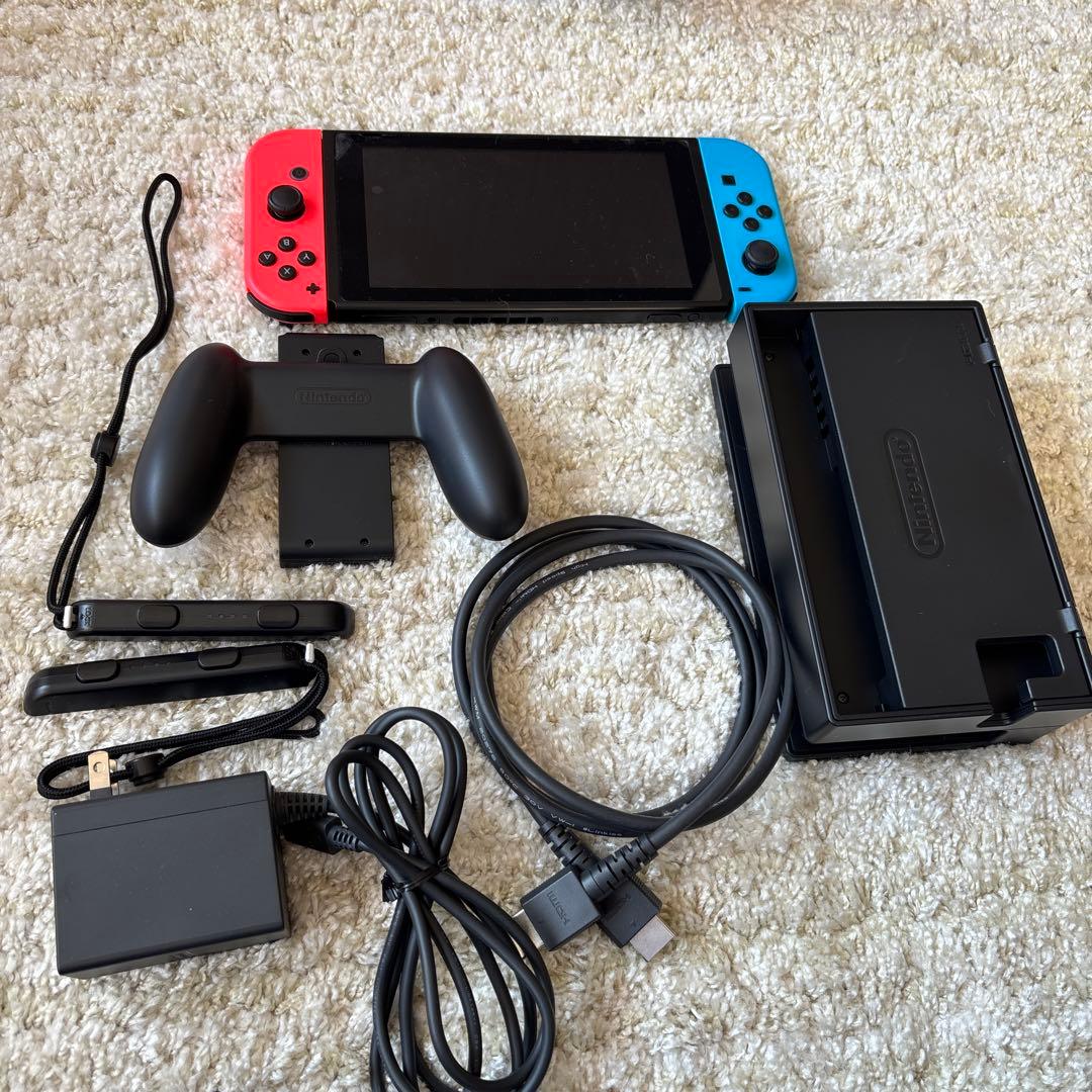 Nintendo Switch 本体 青・赤 (付属品あり）
