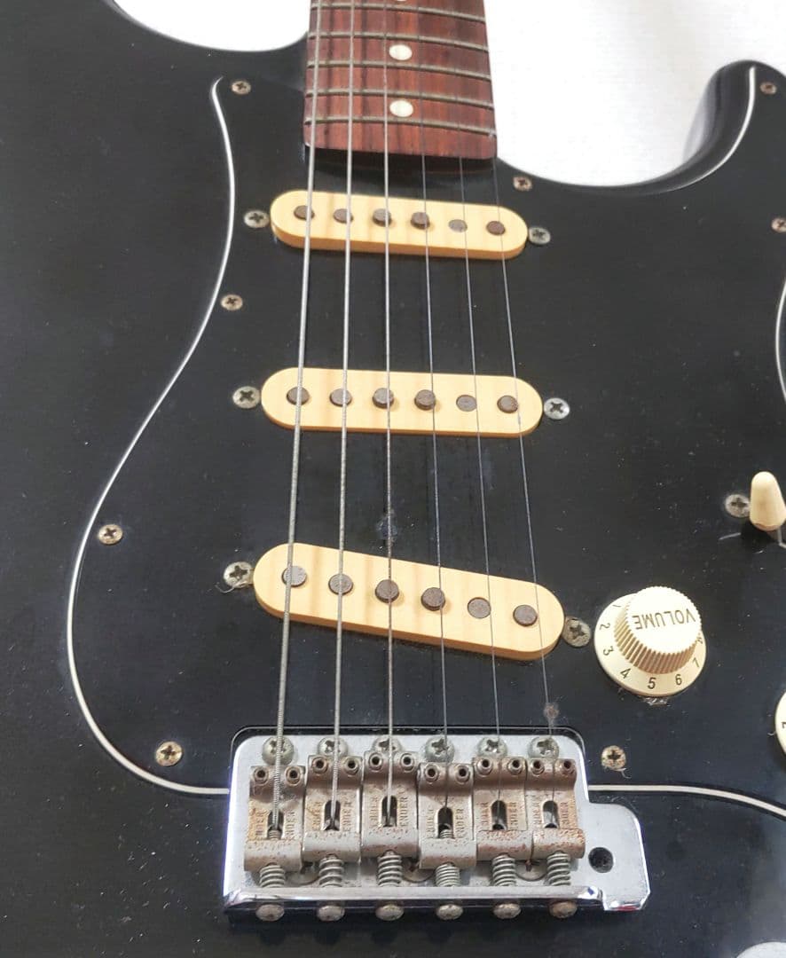 Fender Japan ストラトキャスター 　黒　ソフトケース/シールド付き