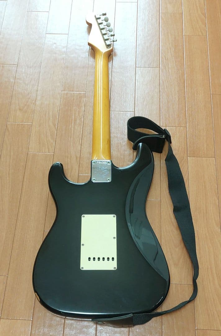 Fender Japan ストラトキャスター 　黒　ソフトケース/シールド付き