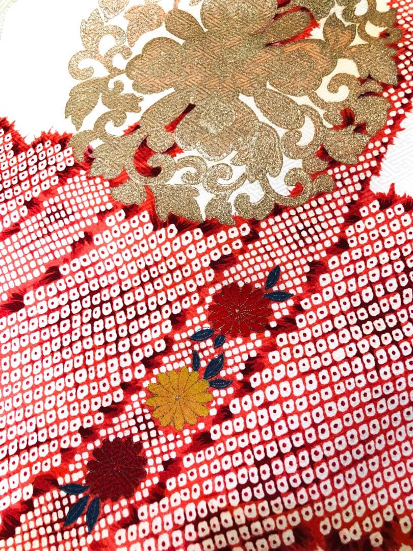 正絹振袖フルセット‼️愛らしいクリーム赤字豪華絞り⭐︎家紋柄金糸刺繍見惚れる金彩逸品
