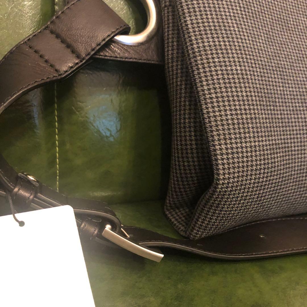 新品！カワカワ kawakawa ボディバッグ　ショルダーバッグ　Mサイズ