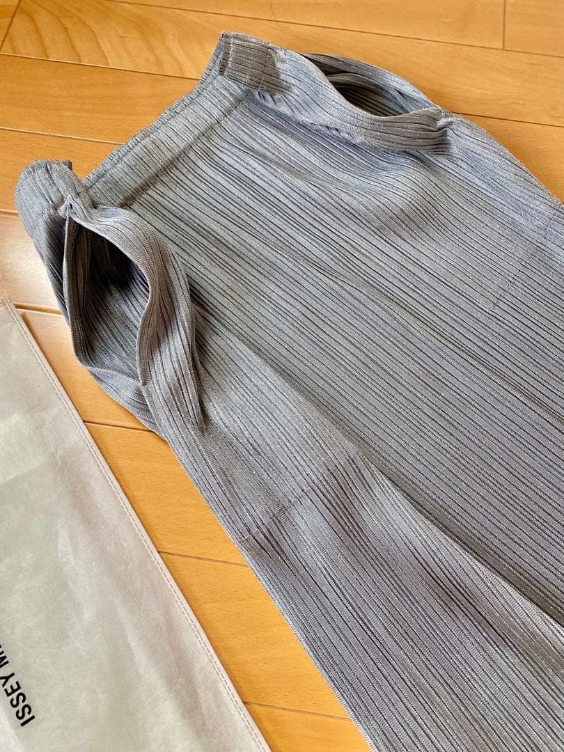 PLEATS PLEASE 光沢感　シルバー　プリーツスカート