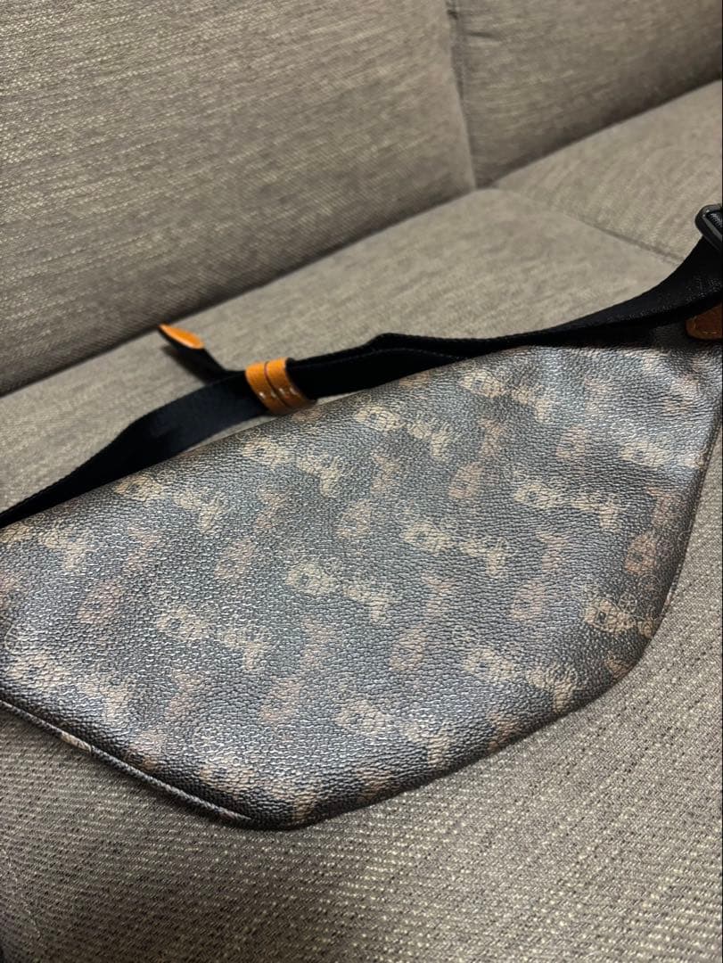 極上美品COACH ボディバッグ ブラウン C8421 チャーター シグネチャー
