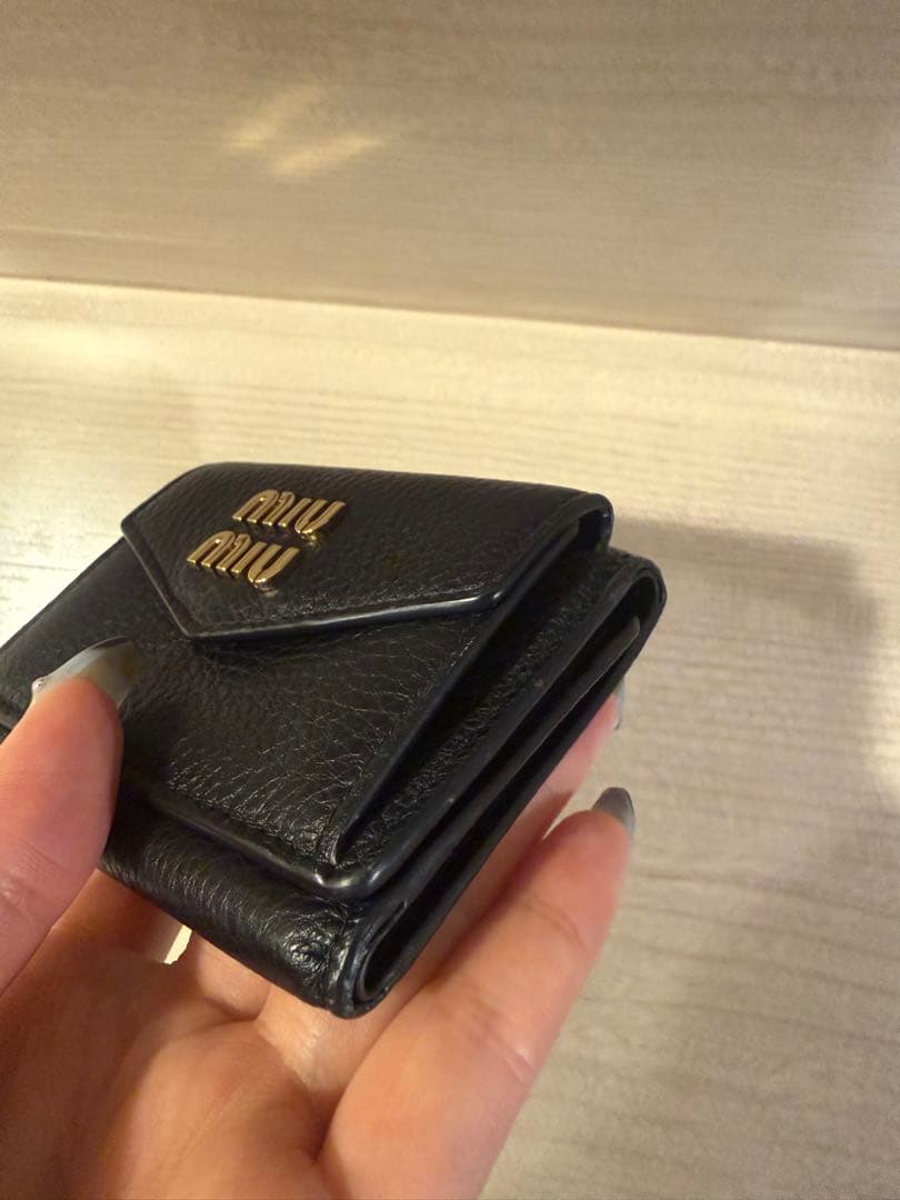 m*7様 MIUMIU ヴィッテロダイノレザー 三つ折り財布