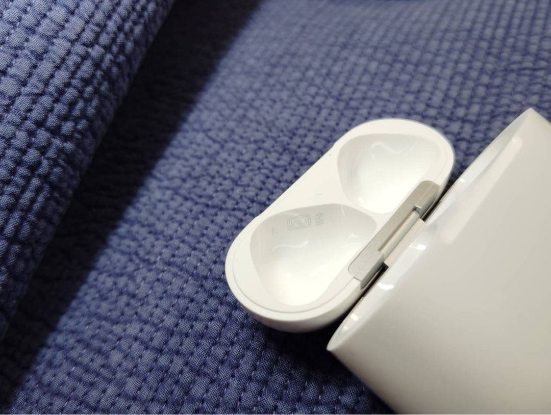 m39 　airpods4 ノイズキャンセル非搭載　AppleCare付き