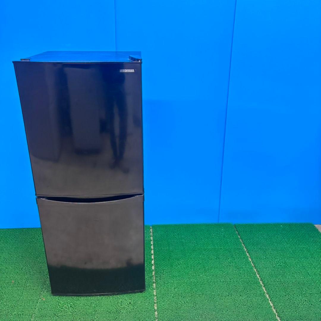 772ブラックカラー24年製冷蔵庫!! 142㍑　一人暮らし　洗濯機同時購入割有
