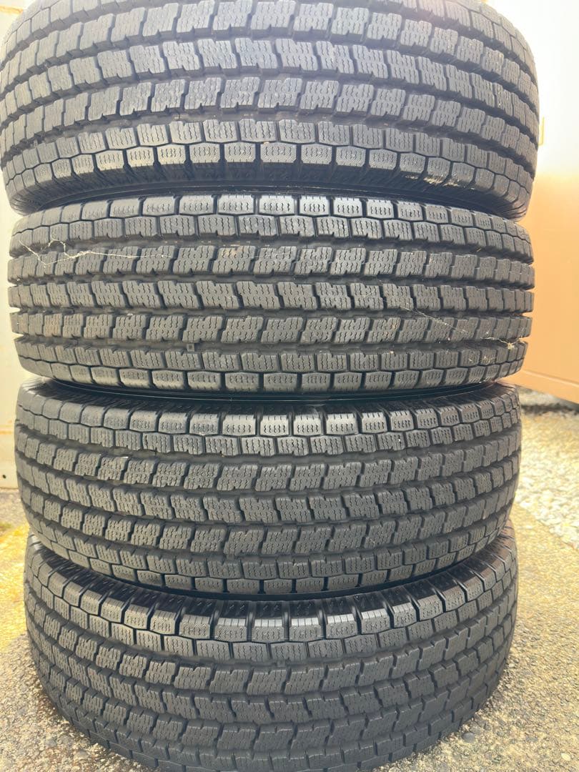 スタッドレスタイヤ 195/75R15 4本セット
