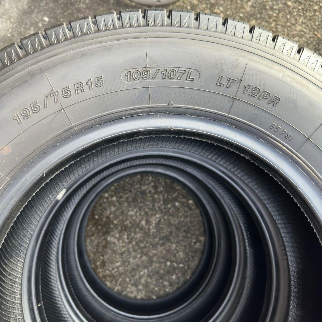 スタッドレスタイヤ 195/75R15 4本セット