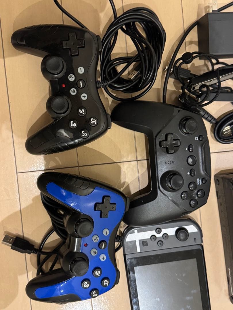 希少品Nintendo Switch スマブラエディション プロコン３つ