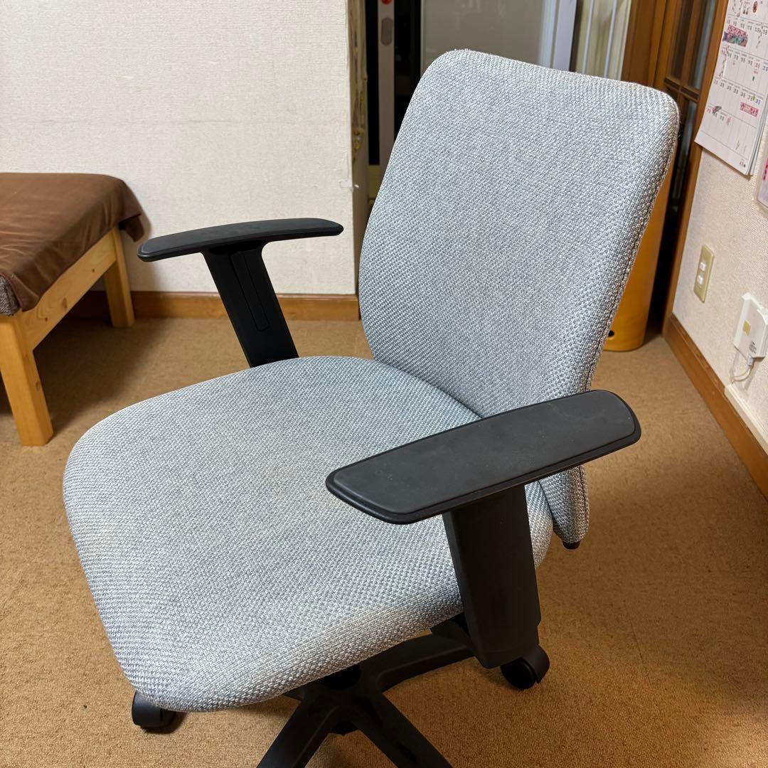 オカムラ　椅子　ノーム　norm 可動肘掛け付き