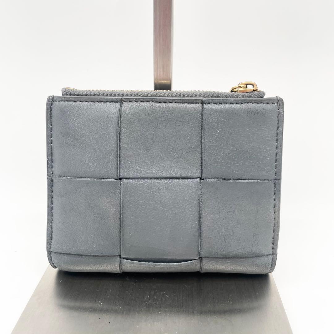 BOTTEGA VENETA マキシイントレチャート　二つ折り財布　グレー