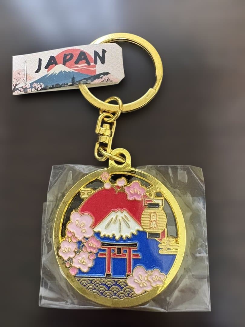 ★新品未使用品1つ50円　富士山キーホルダー金100個、銀100個セット