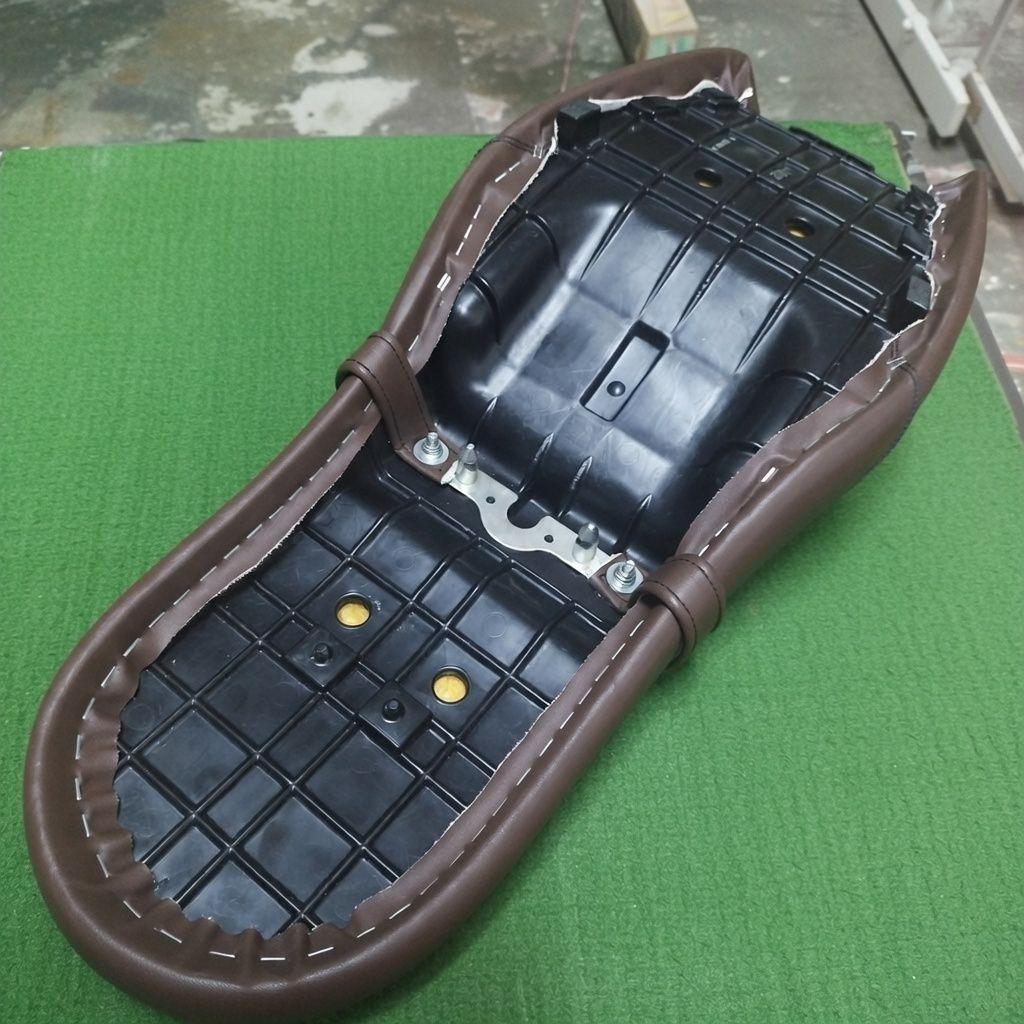 エストレア　シート　純正張替え品 ブラウン 型番59068-0402　エストレヤ