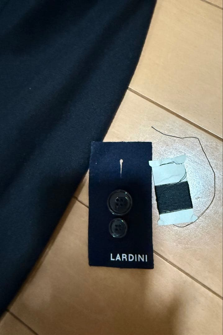 「日曜日迄価格」 LARDINI easy wear ウールサイズ 44ブラック