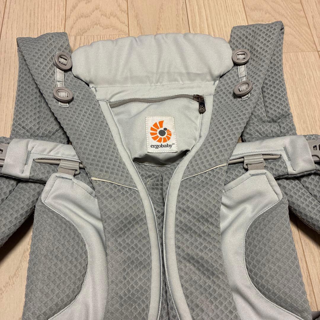 美品　エルゴの抱っこ紐　人気のオムニブリーズ　パールグレー　ergobaby