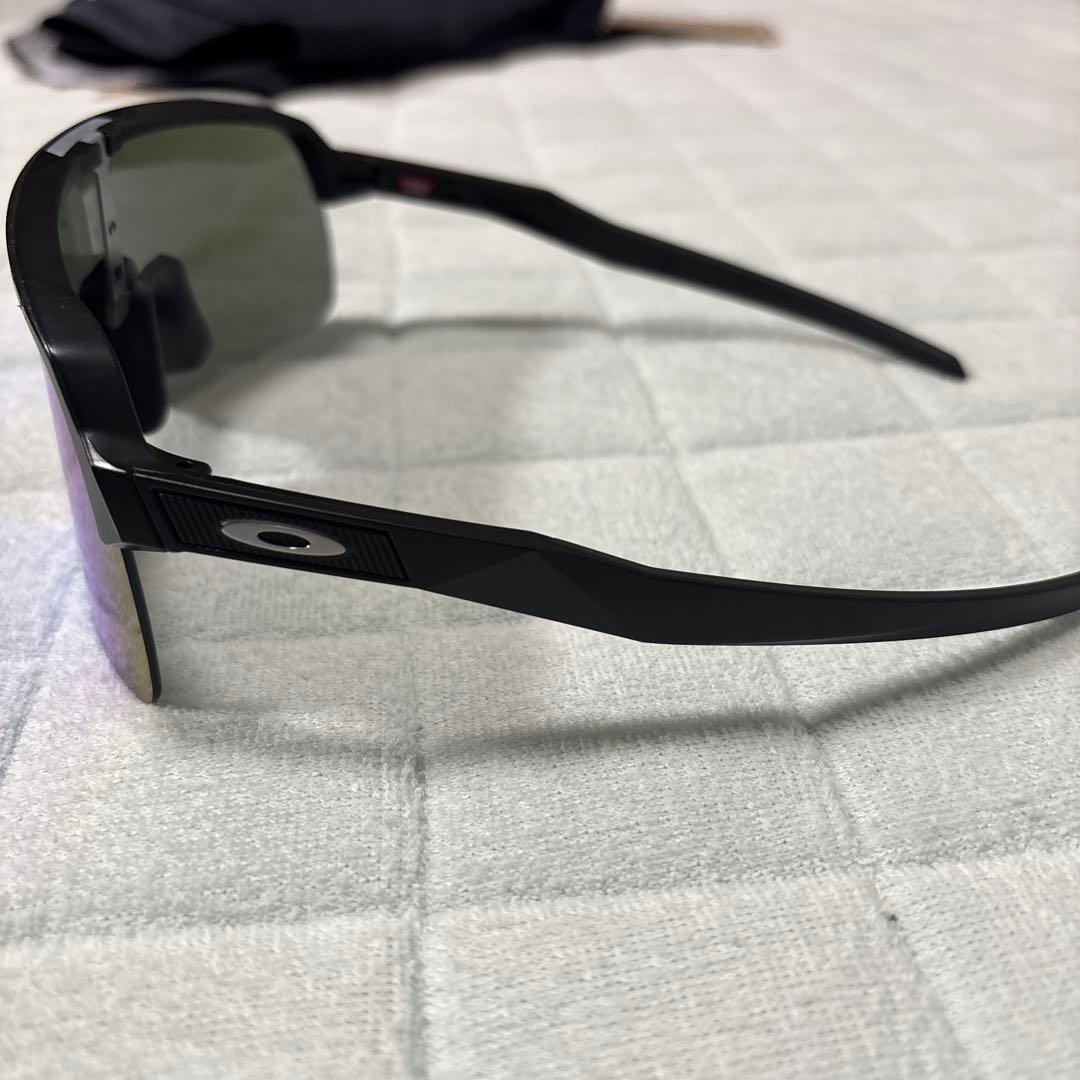 r*8様 OAKLEY Sutro Lite