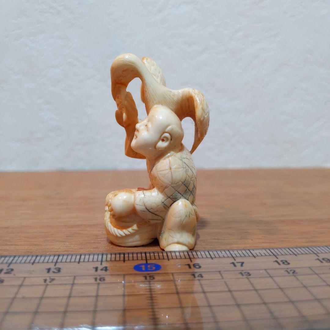 時代提げ物 人物根付 天然素材 在銘【鵜匠と鵜①】高さ約4.8cm 重さ約22ｇ