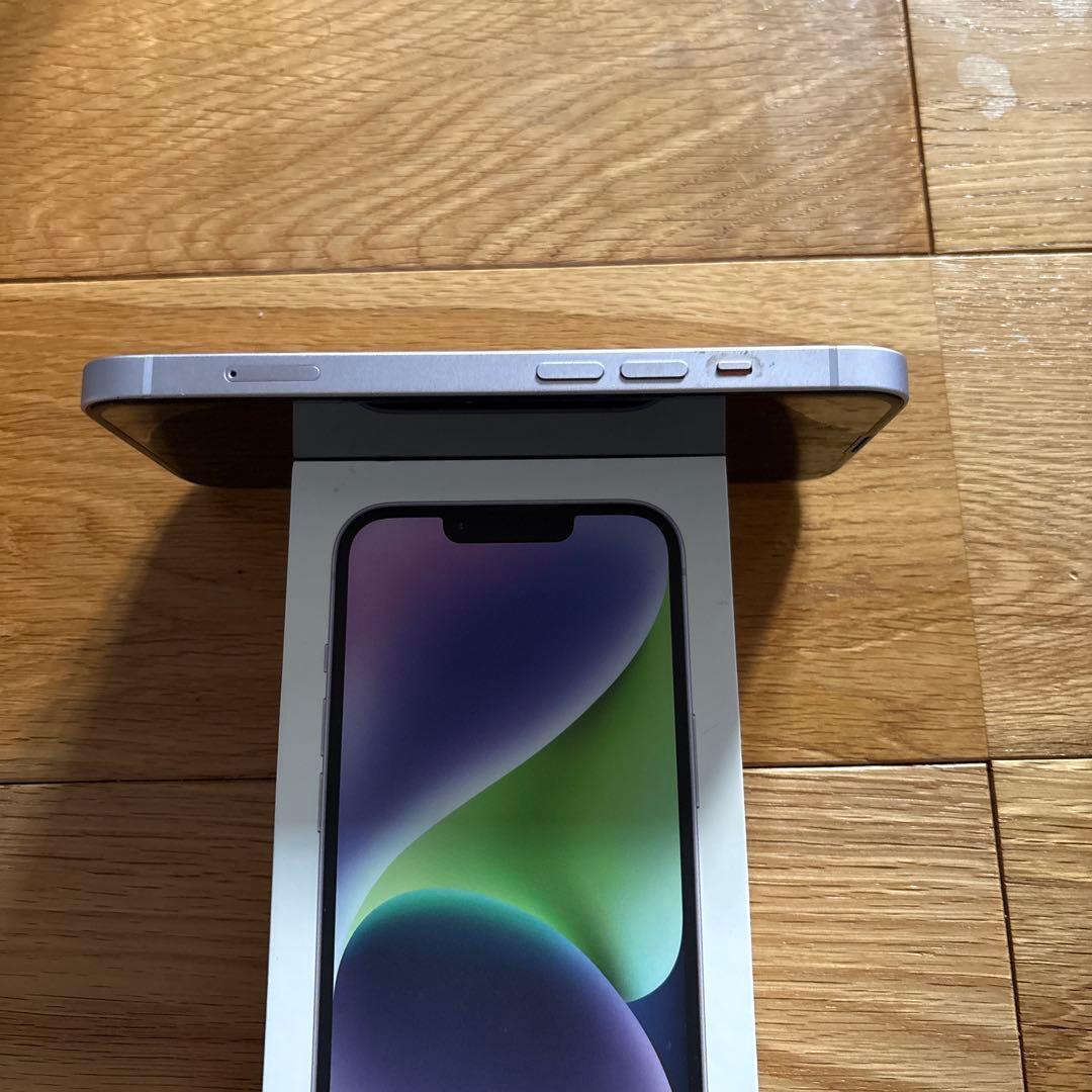 美品　iPhone14 本体　新品の付属品あり　箱入り